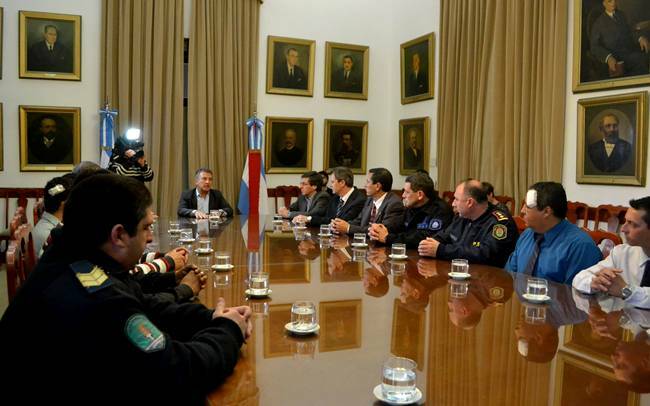 BAHL POLICIA CUATRO